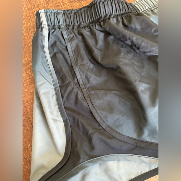 NWT | Nike Swoosh 3 in Tempo Running Shorts - Picture 6 of 7